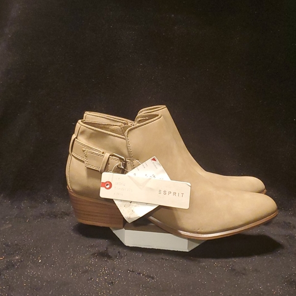 Stylish Booties - Picture 5 of 6